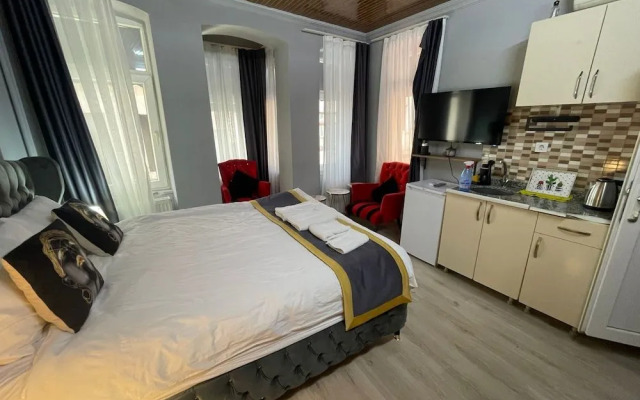 Taksim Red Suite