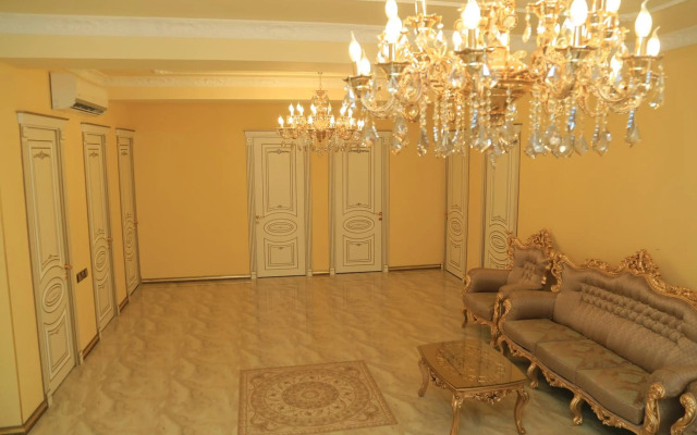 Al Sheikh 5 Bedroom Luxury Apartment 1