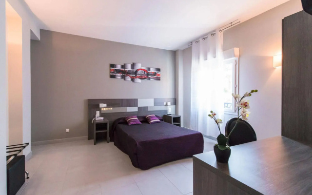 Hôtel Holidays & Work