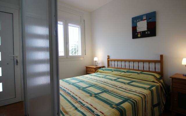 Modernised Apartment in Empuriabrava With Terrace