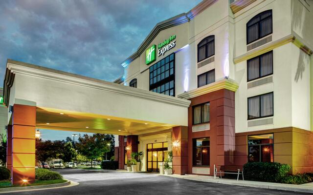 Holiday Inn Express Richmond Airport, an IHG Hotel