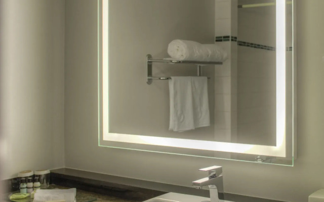 Executive Suites Hotel Metro Vancouver