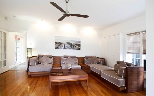 200 Riccarton Holiday House