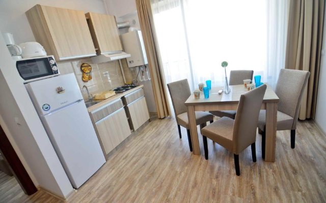 Lux Tropical Garden Apartment Mamaia Nord