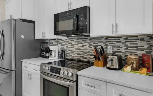 Cozy 4-br Beachside Escape