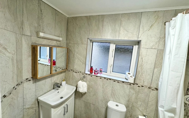 Detached 4beds - Windsor, Heathrow & London Access
