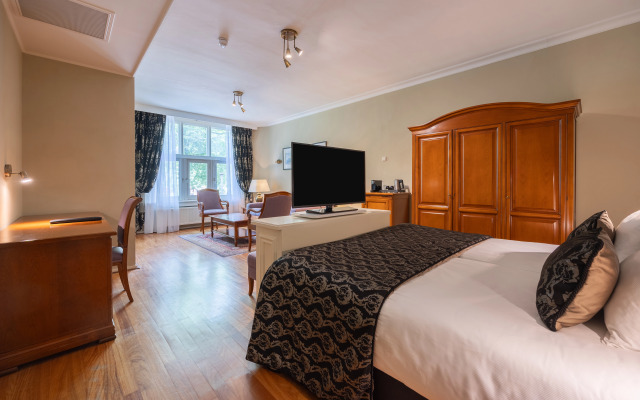 Apollofirst Boutique Hotel