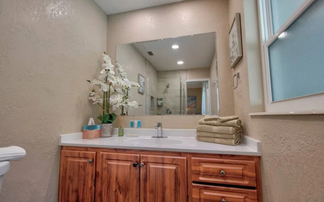 Sunny Escape-heated Pool