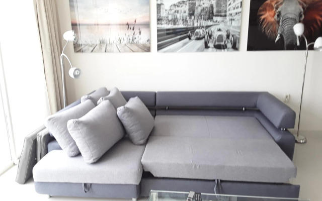 Front Port Line Sleeps 6