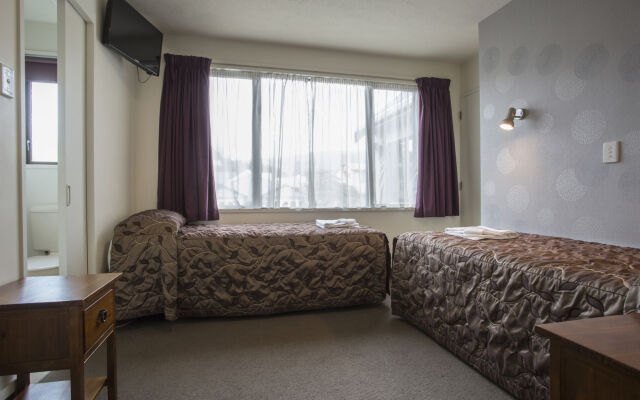 Commodore Motels