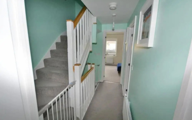 Milton Keynes Retreat - 4 Bedroom Luxury House
