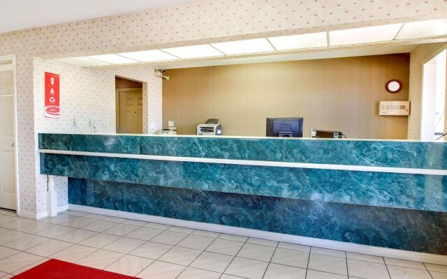 Econo Lodge Pearl