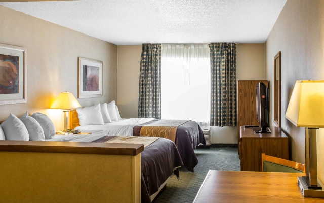 Quality Inn at Collins Road - Cedar Rapids