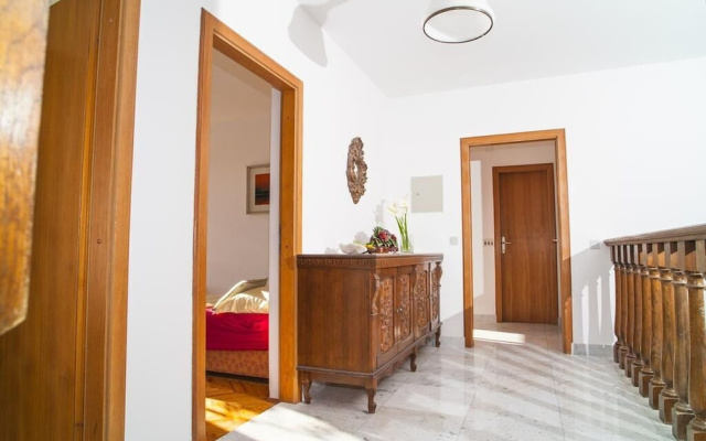 House Villa Oaza