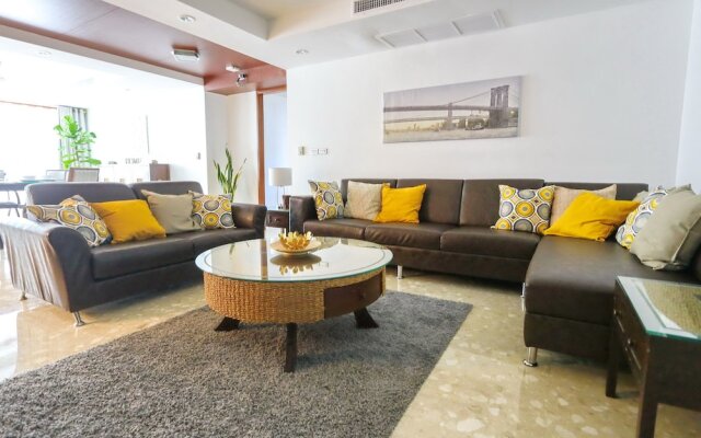 JJ Suites - Your Home on 11