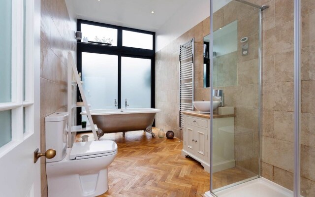 Veeve - The Coach House