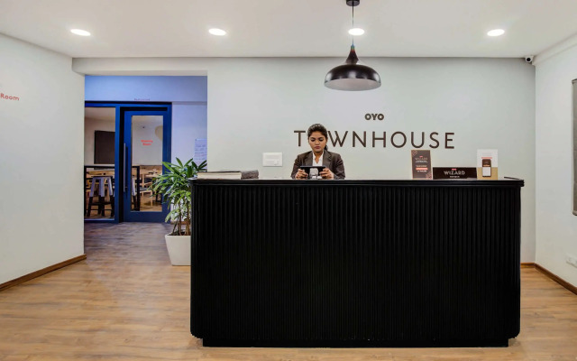 Oyo Townhouse 294 Near Artemis hospital