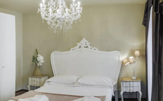 San Marco Deluxe Canal View Terrace by Wonderful Italy