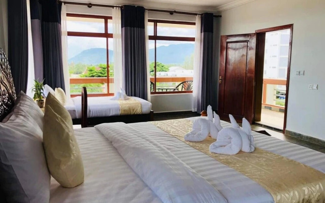 The moon kampot boutique