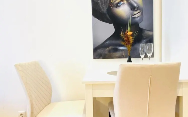Comfy and Scenic 4BR Stay in Ottakring