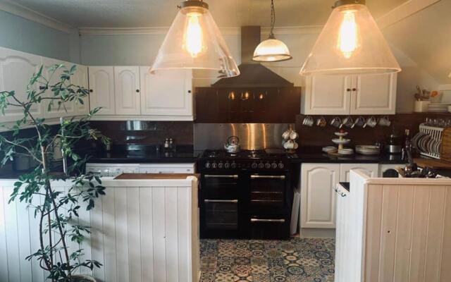 Stunning 18th Century 5 Bed House Old-Town Hastings