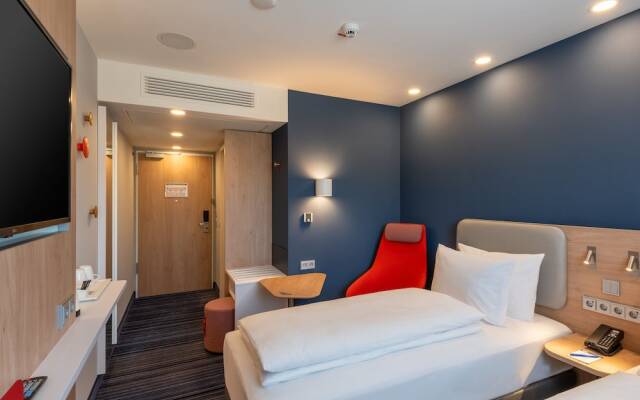 Holiday Inn Express Hamburg South A7 AS42 by IHG