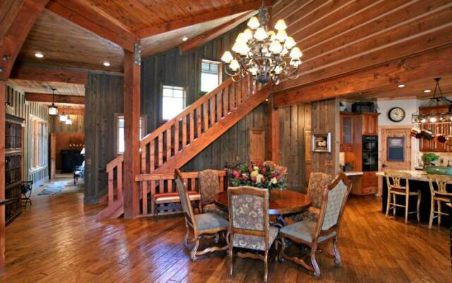 Pine Hollow by Stewart Mountain Lodging