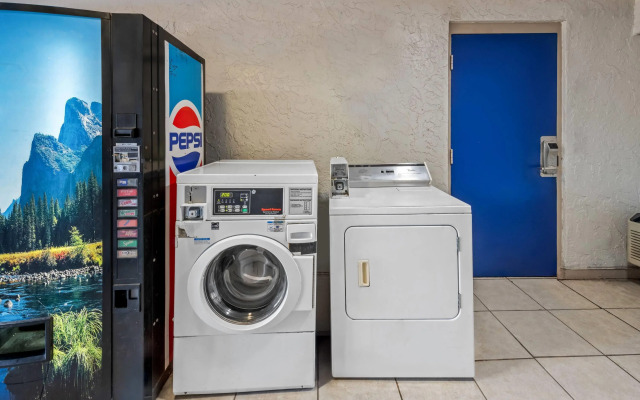 Days Inn by Wyndham Independence