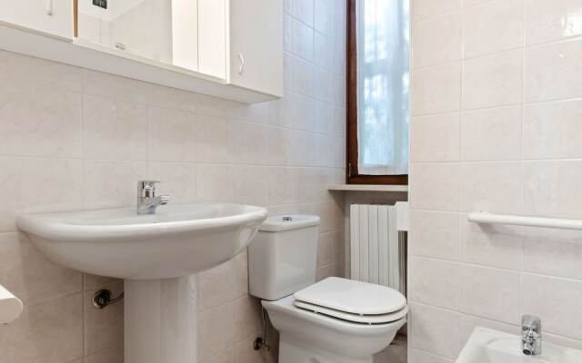 Vibrant Holiday Home in Lazise with Swimming Pool near 2 Lakes