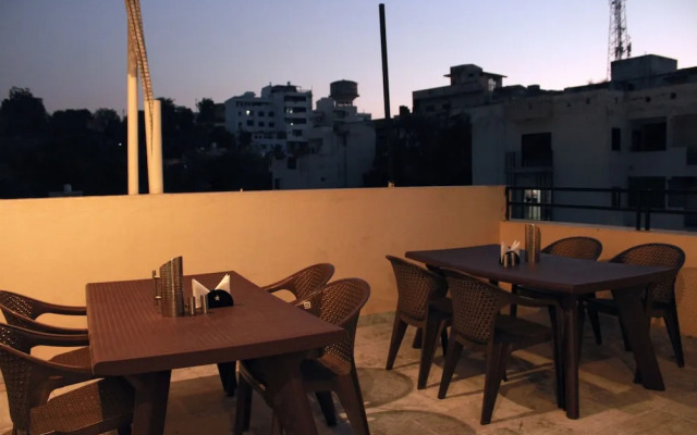 Maruti Group of Hotels - Hotel Shri Naman