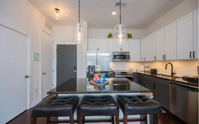 Modern Luxury Apartment with Gym 410