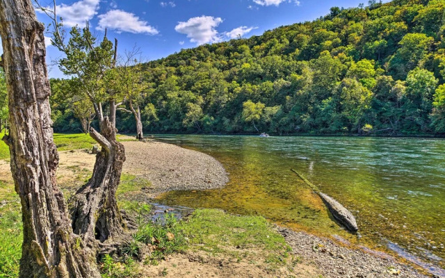 Fireplace, Indoor Pool Access! Family Branson Unit