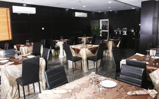 Room in Lodge - Aerol Hotel and Suites