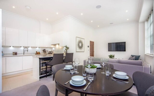 Luxury 1 Bed Apartment by the River