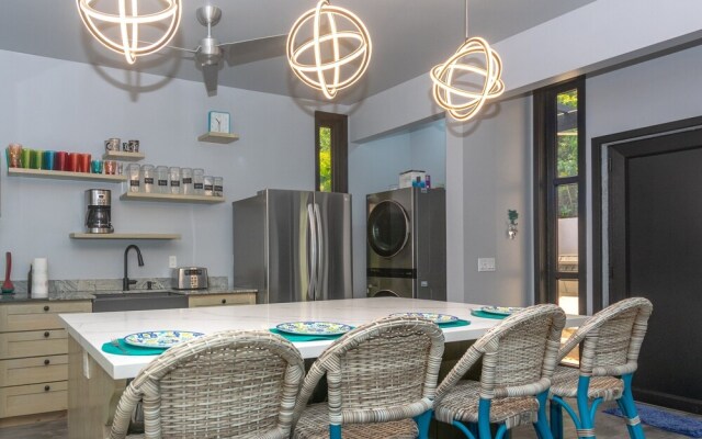 Brisa De Verano 2 Bedroom Home by RedAwning