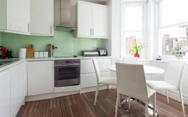 Gorgeous Apartment in Trendy Neighbourhood (Hm3)