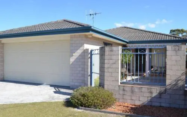 1/54 Parkes, Airconditioned