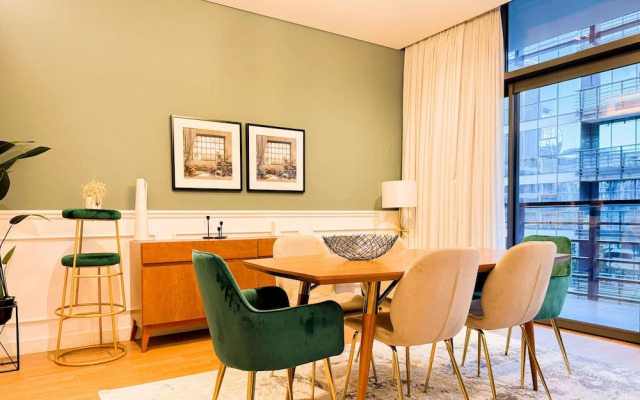 Aya - Impeccable 1BR Apartment with Balcony in City Walk