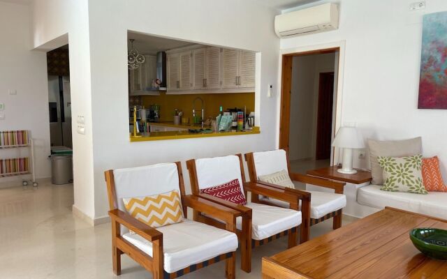 Belvilla by OYO Es Queixal