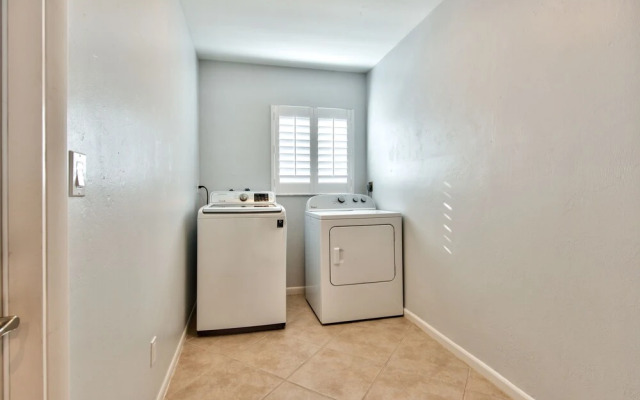 Milano Vacation Rental: Newly Renovated 3-BR Home with Private Pool, Hot Tub, and Pet-Friendly Front Yard. Minutes from Vanderbilt Beach