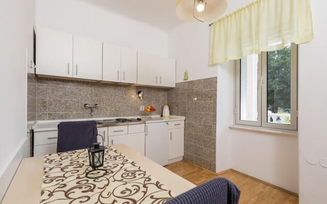 Beautiful Apartment in Omisalj With 1 Bedrooms and Wifi