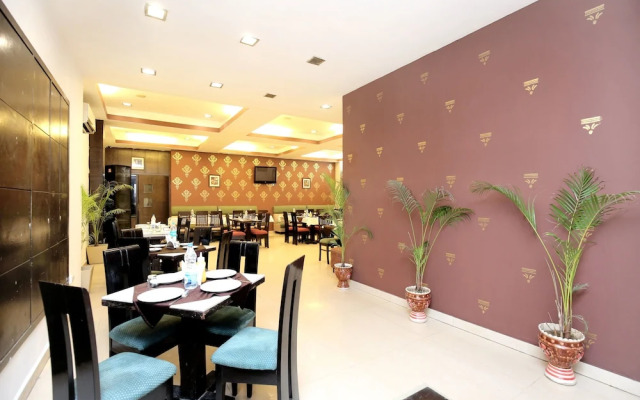 Capital O 15395 Hotel 42