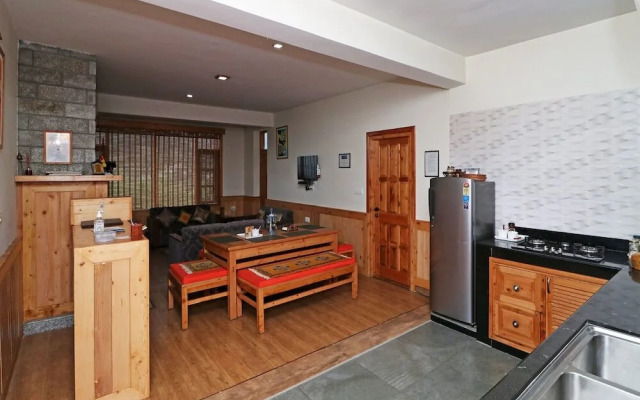 OYO 13875 Home Luxury 3BHK Hill View