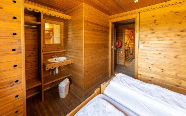 Majestic Chalet in Durbuy 200 Meters From the Golf
