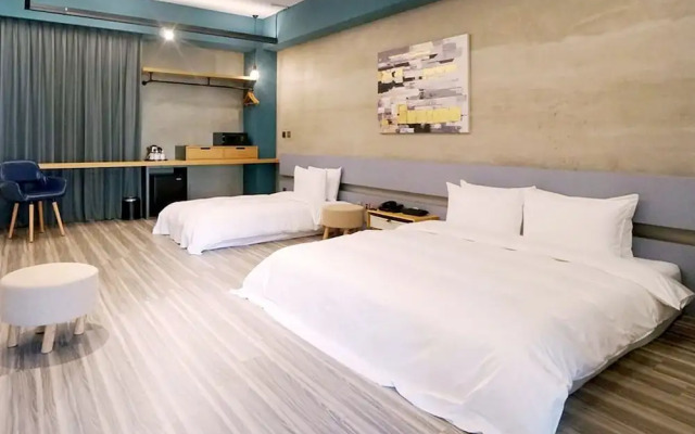 Thinker Hotel