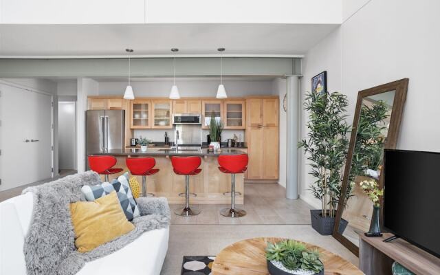 Modern Penthouse on Mass By CozySuites