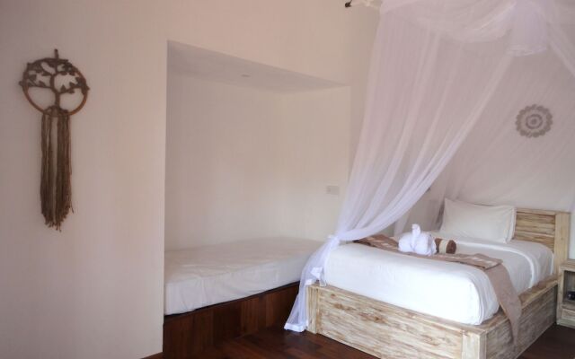 Mushroom Bay Villas Hut