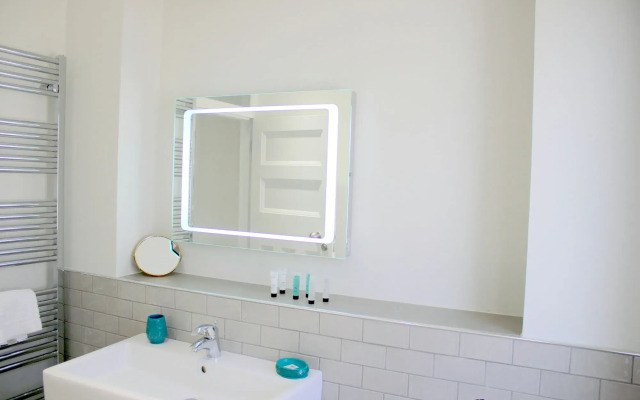 Peymans - The Luxurious Duplex Serviced Apartment