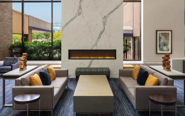 Sheraton Norfolk Waterside Hotel