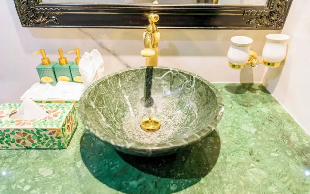 Leo Mansion Luxury Serviced Apartment